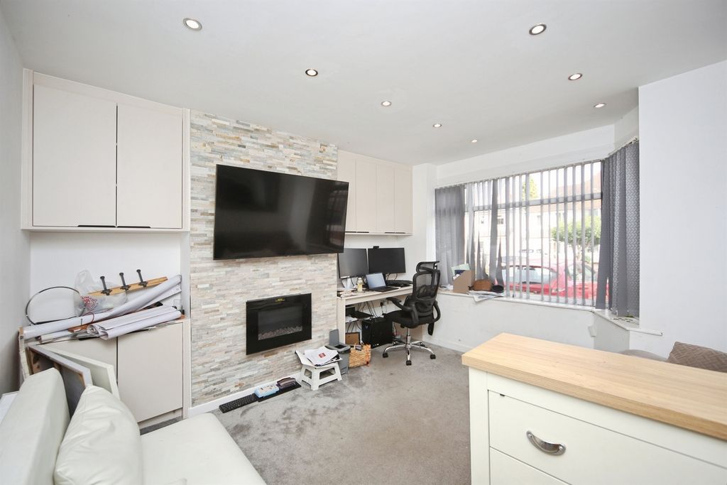 Property photo 2 of 22