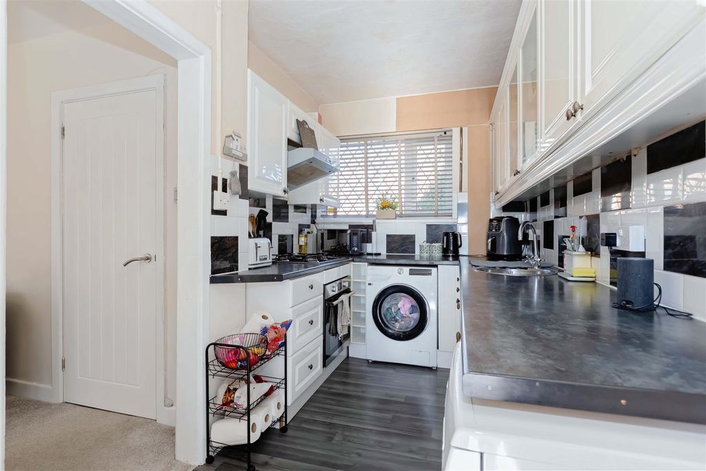 Property photo 2 of 13 Cheviot Rd_12.Jpg