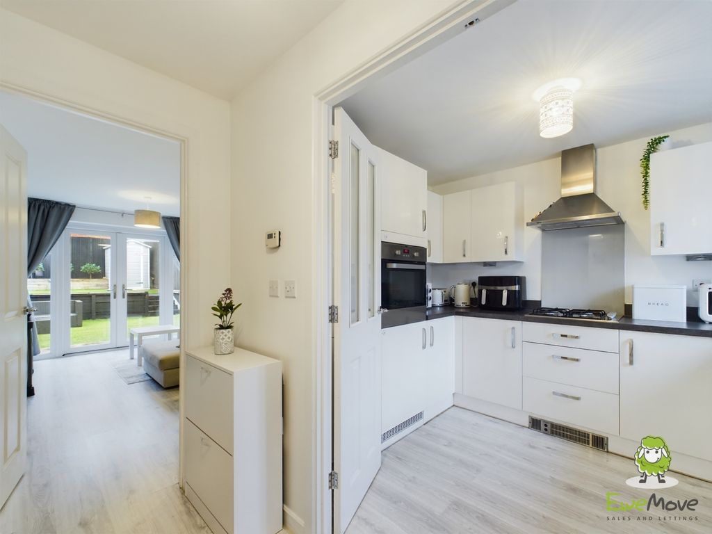 Property photo 2 of 15 Hallway