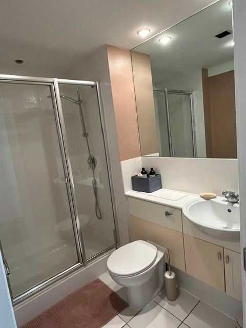 Property photo 3 of 17 Ensuite