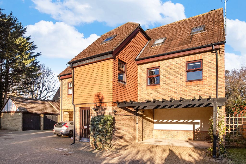 Property photo 1 of 15 External