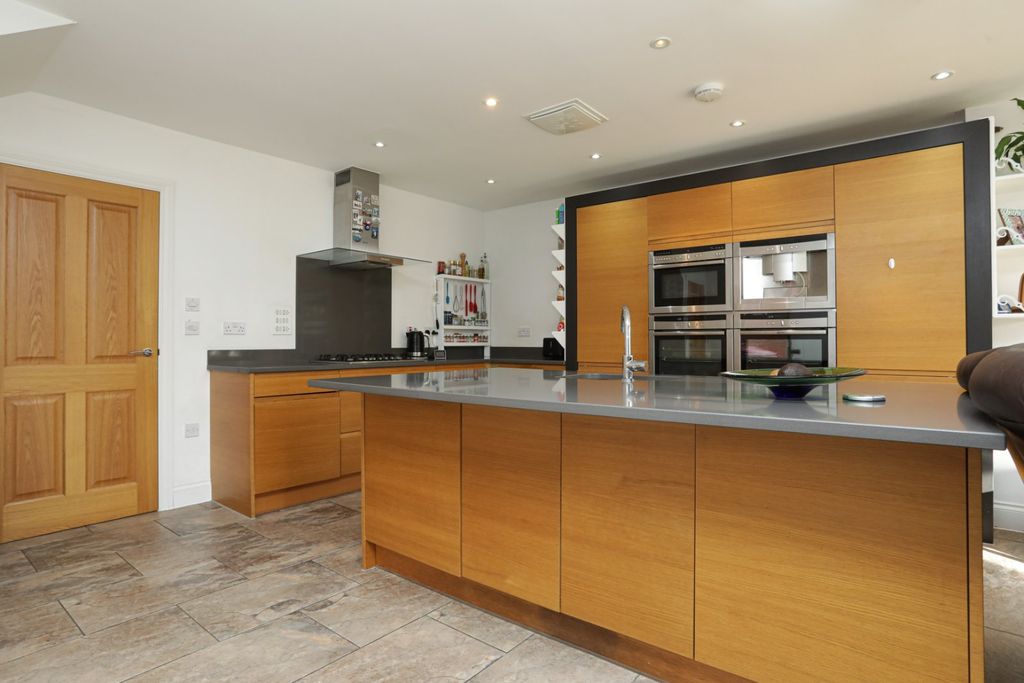 Property photo 3 of 21 Picture 3