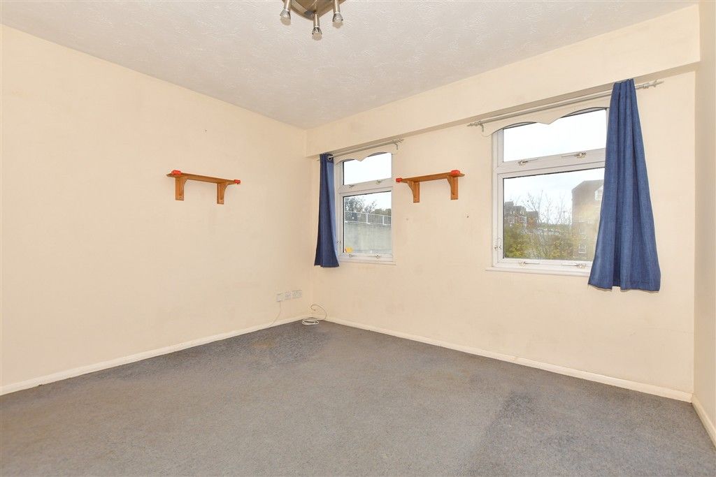 Property photo 1 of 11 Lounge