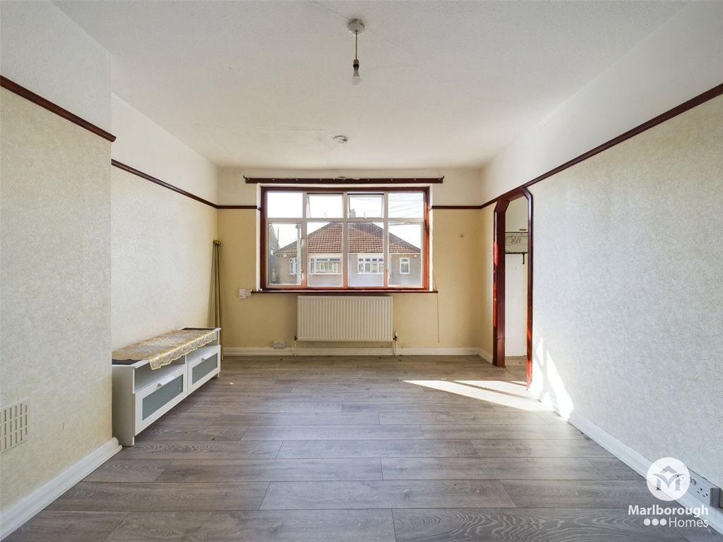 Property photo 2 of 13 Somerville Road Rm6