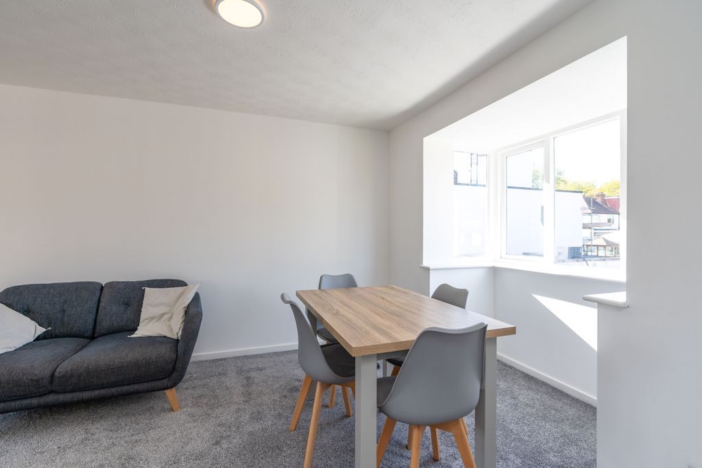 Property photo 3 of 12 20-Campbell Gordon Way London-Nw2 6Rs-9