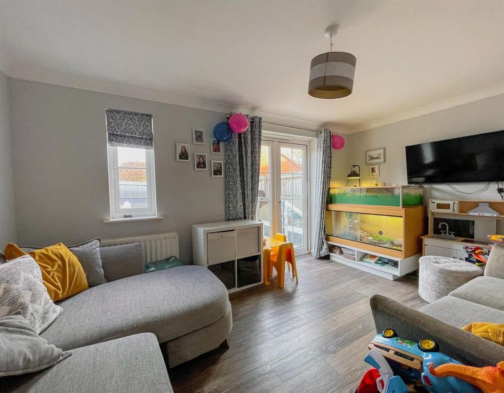 Property photo 2 of 15 Lounge