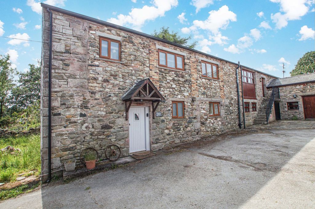 Property photo 1 of 18 External