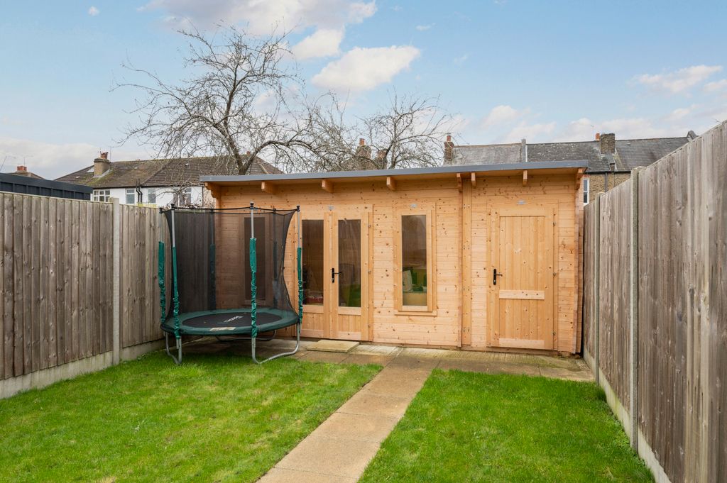 Property photo 3 of 19 Picture No. 15