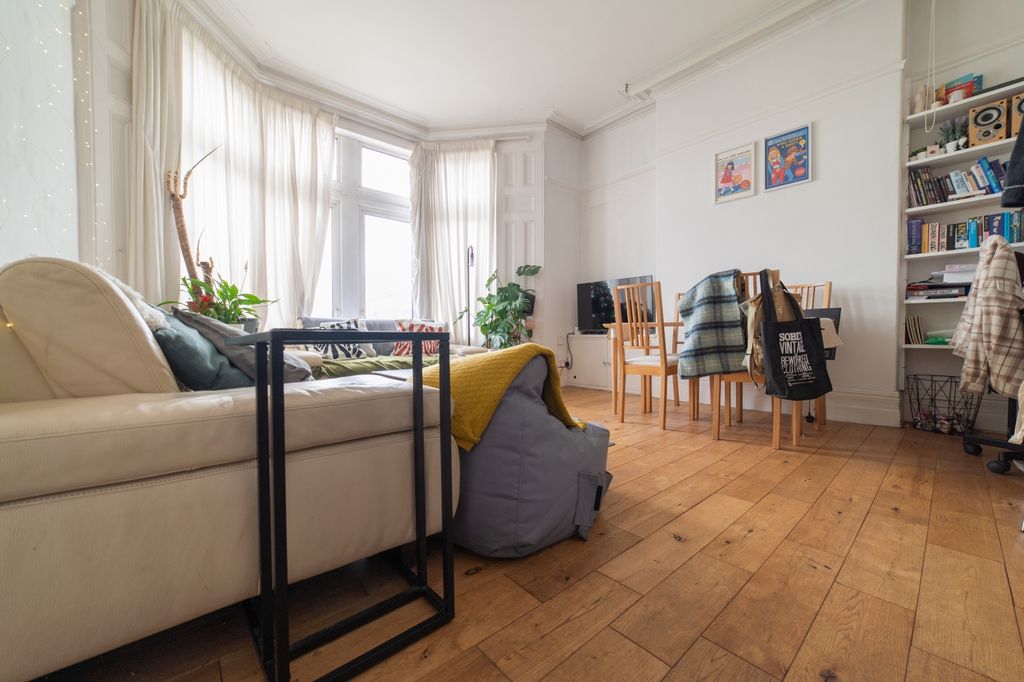 Property photo 2 of 11 Call 02920 454555 To Secure Your Viewing_8