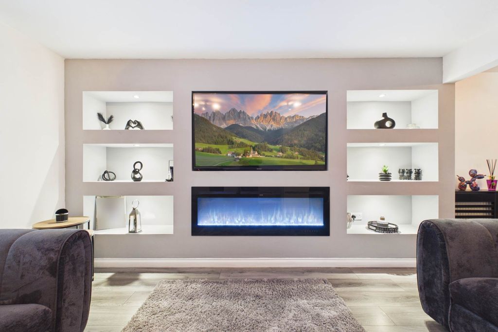 Property photo 2 of 28