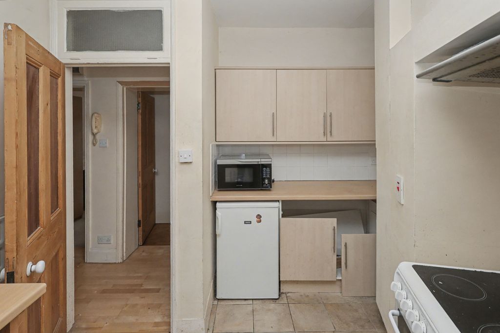 Property photo 3 of 12 Flat 25, Furnival Mansions, Wells Street, Soho, London W1T 3Pl