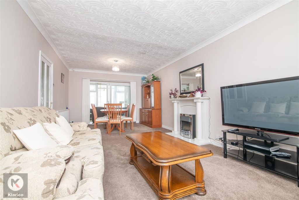 Property photo 3 of 16 Brooklandsrd-25.Jpg