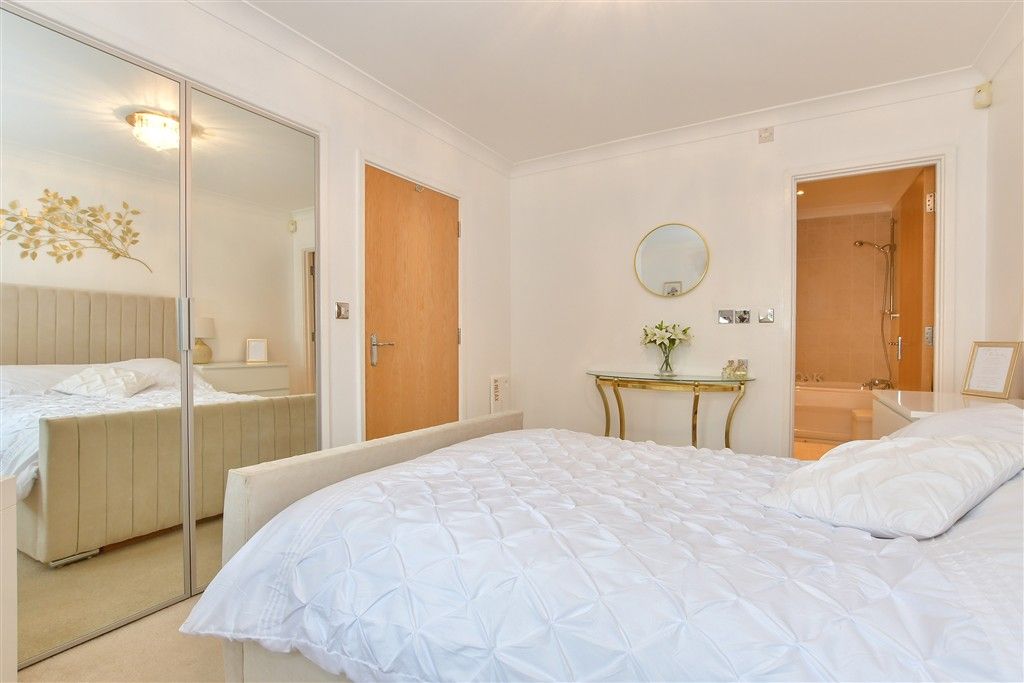 Property photo 1 of 8 Bedroom 1