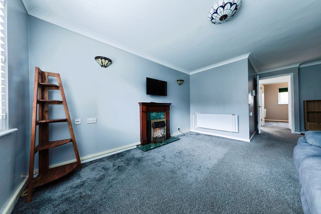 Property photo 2 of 12 Lounge