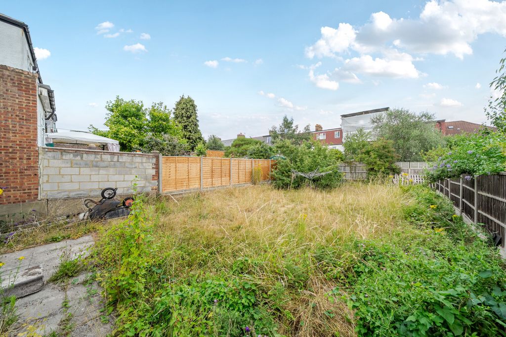 Property photo 3 of 7 Garden