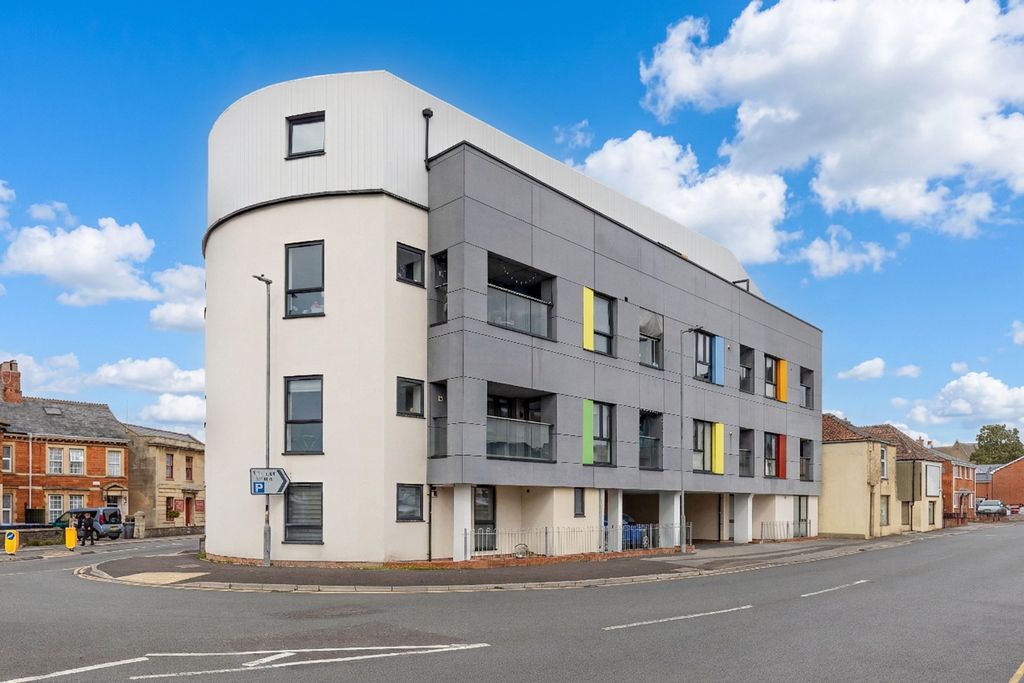 Property photo 2 of 13