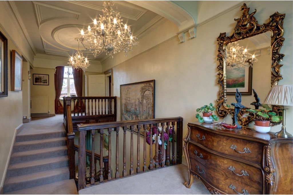 Property photo 2 of 30