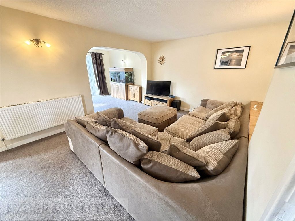 Property photo 3 of 37 Lounge