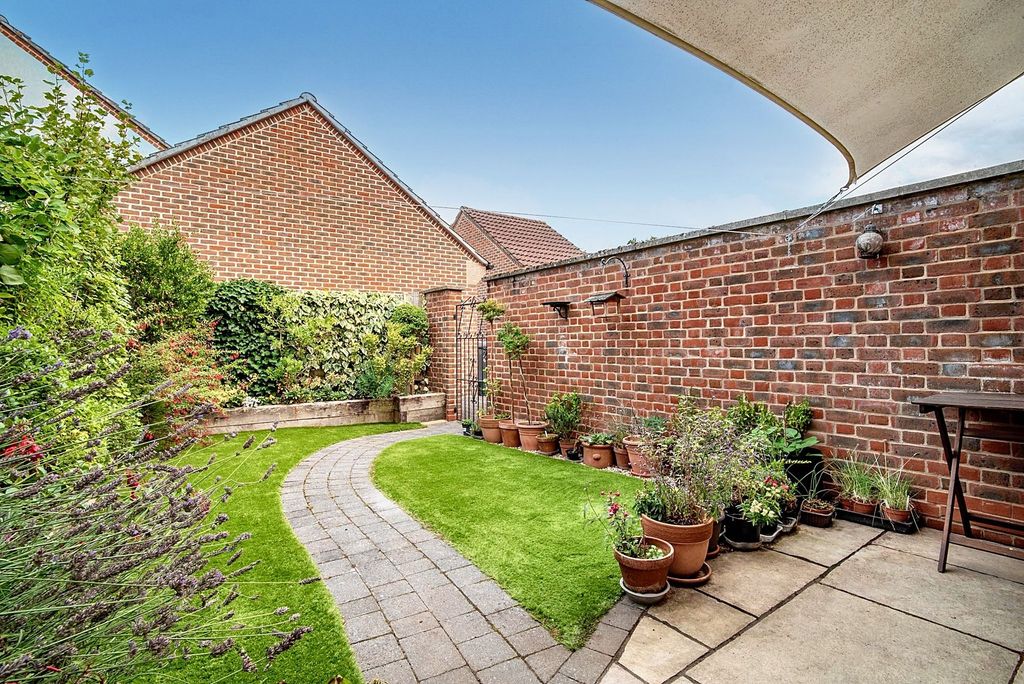 Property photo 2 of 18