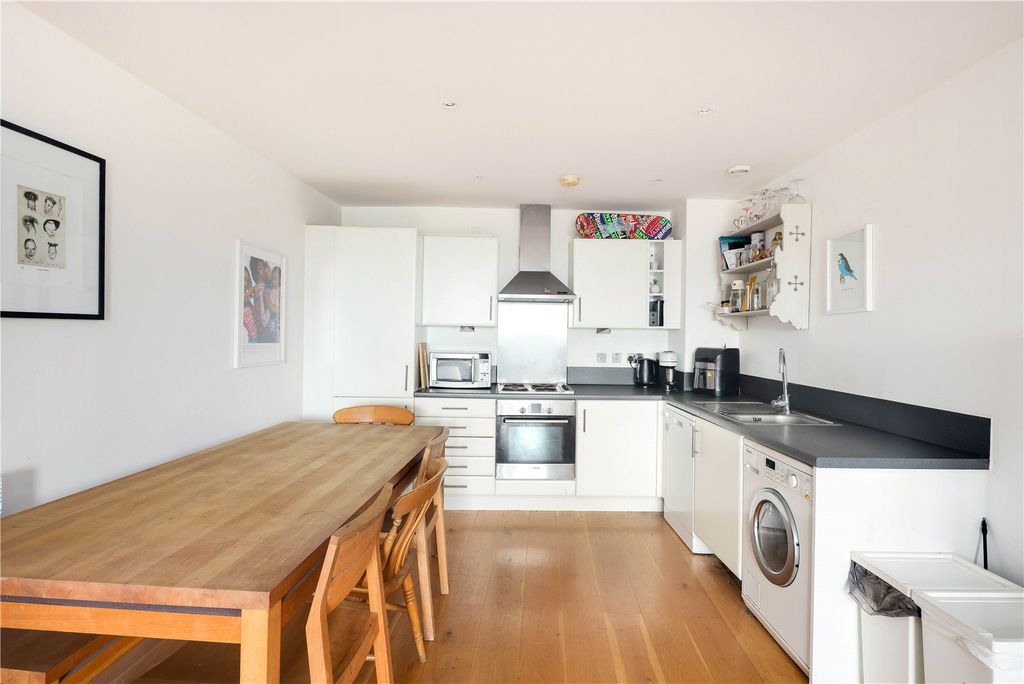 Property photo 3 of 21 Kitchen