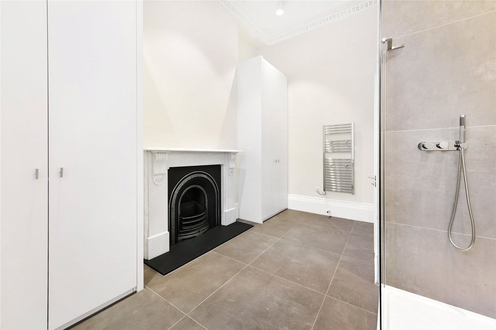 Property photo 3 of 8 Bathroom