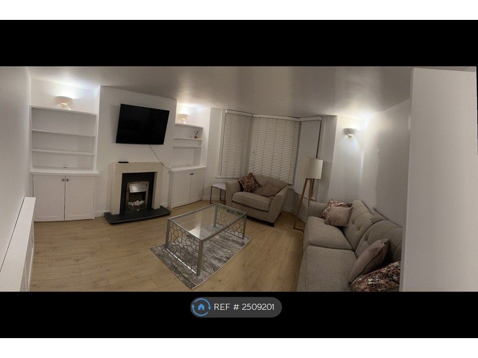 Property photo 2 of 10 Living Room