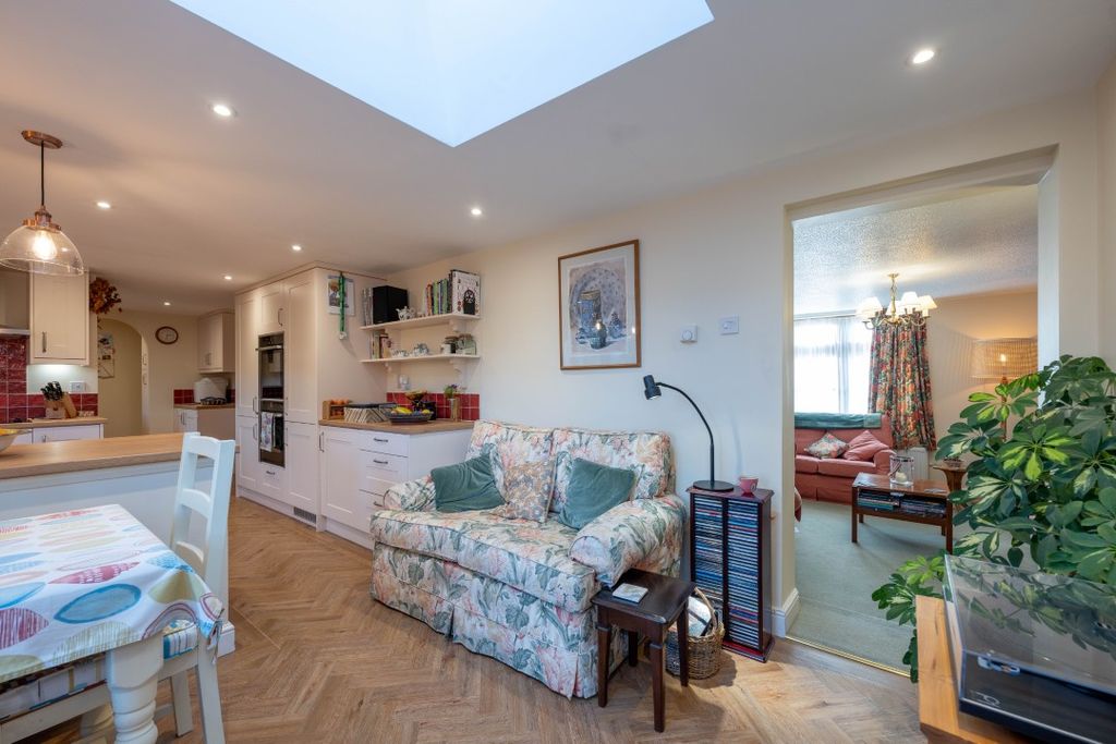 Property photo 3 of 25