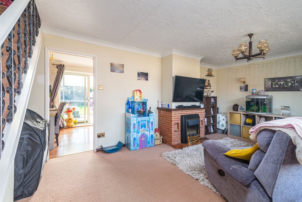 Property photo 3 of 15 Lounge