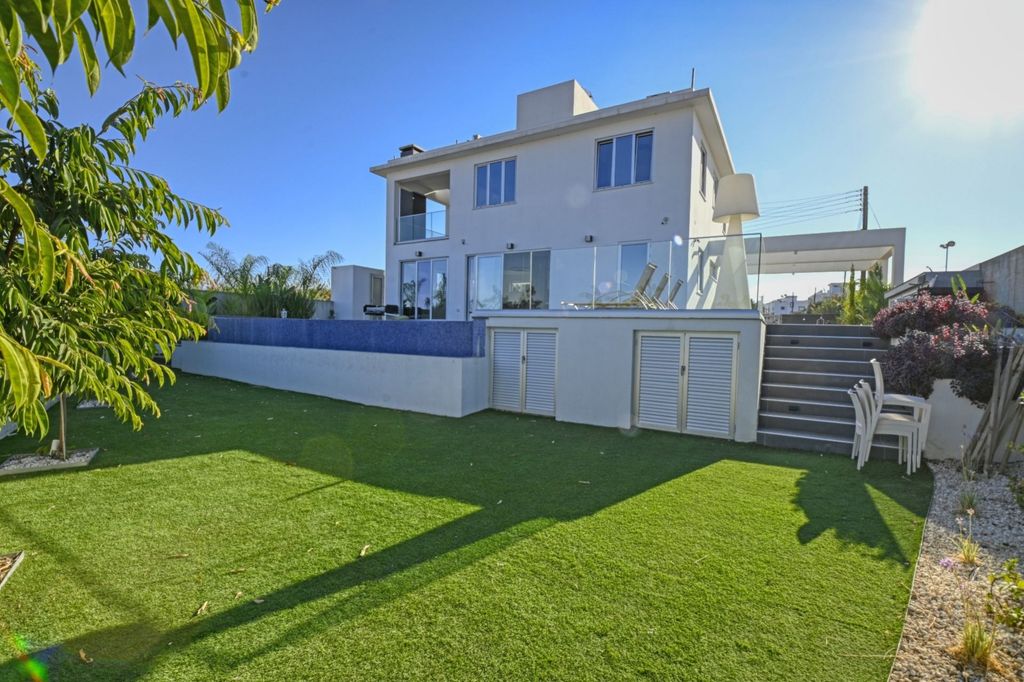 Property photo 1 of 36