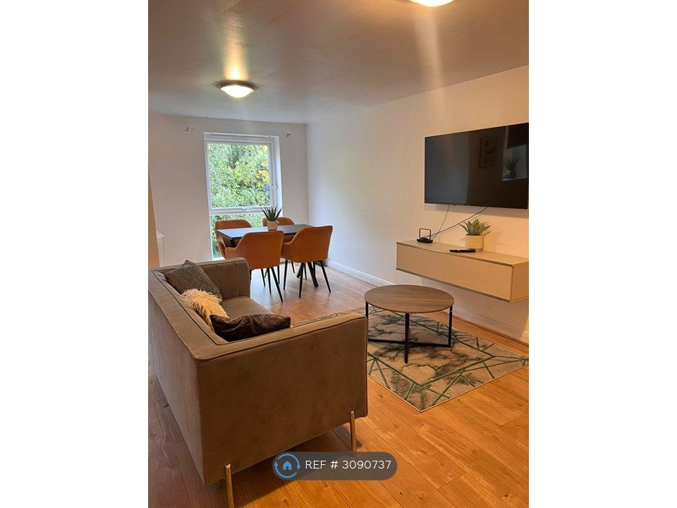 Property photo 1 of 11 Living
