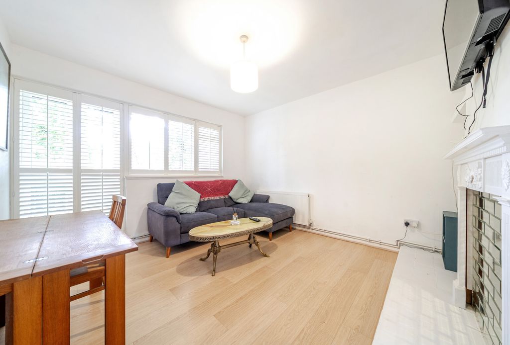 Property photo 2 of 8 1329666-7-6880c15...