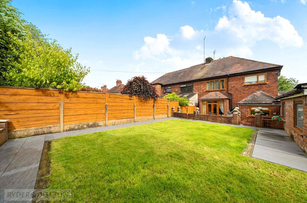 Property photo 2 of 19 Picture No. 12
