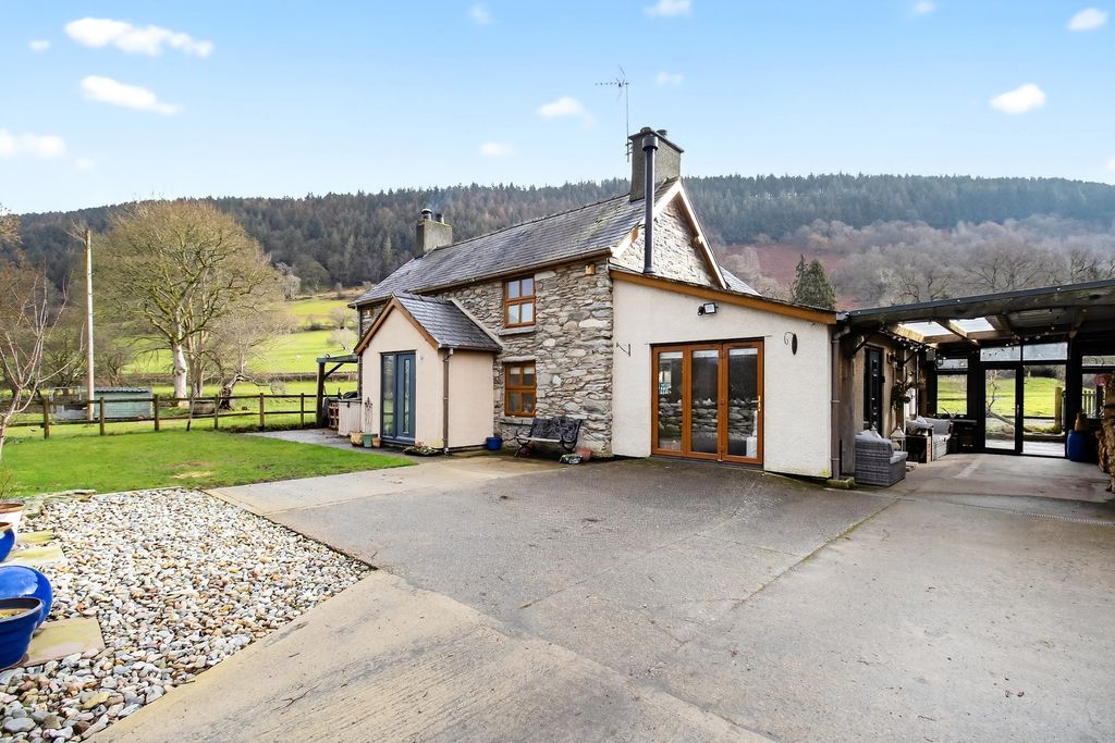 Property photo 2 of 24