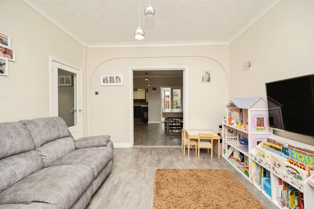 Property photo 2 of 21