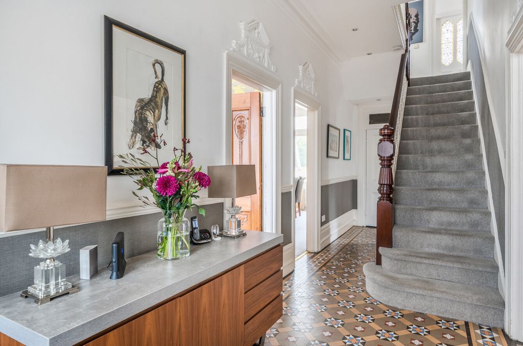 Property photo 2 of 26 1360665-41-68F0E3...