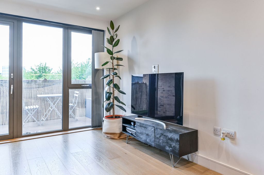 Property photo 2 of 40