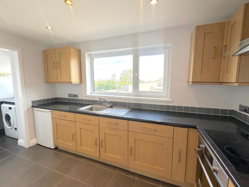 Property photo 3 of 11 Kitchen.Jpg