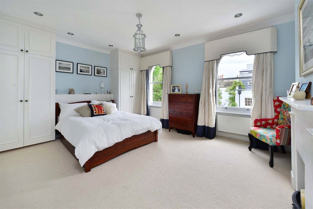 Property photo 3 of 13