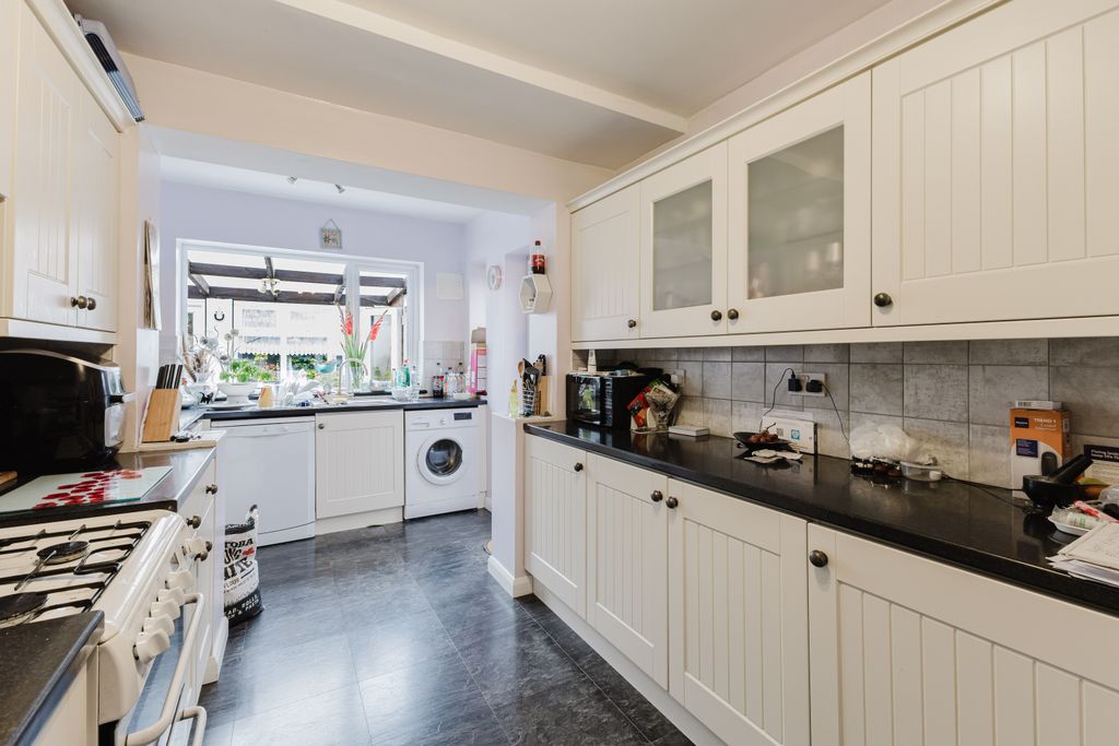 Property photo 3 of 26 Kitchen 1