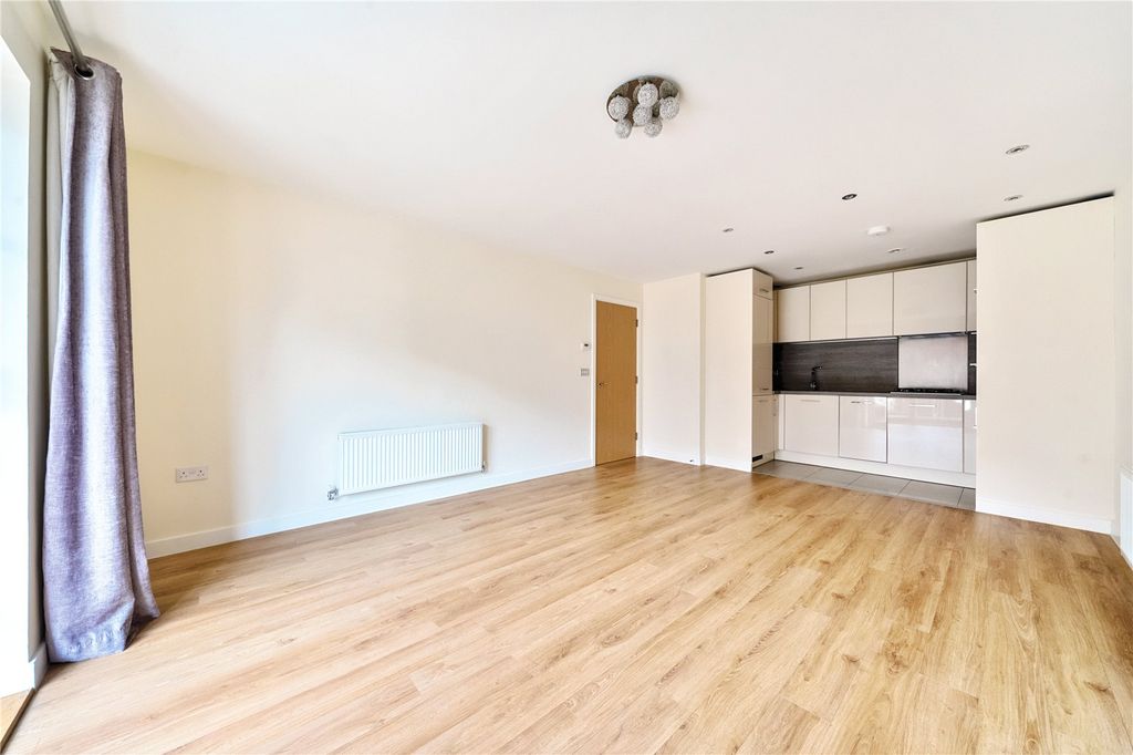 Property photo 2 of 16 Picture No. 17