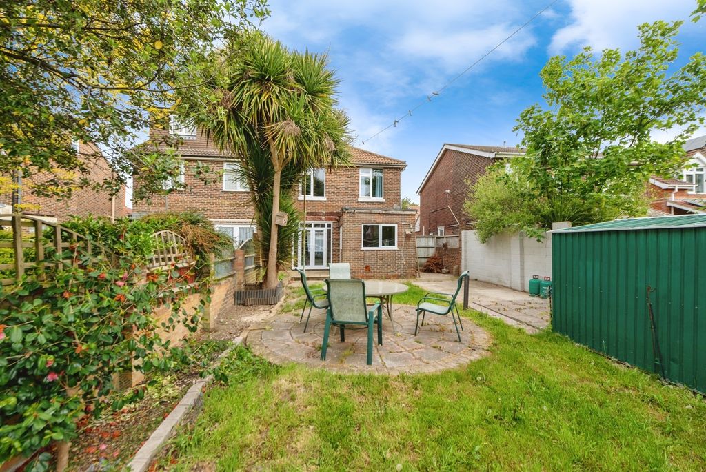 Property photo 2 of 17 Photo