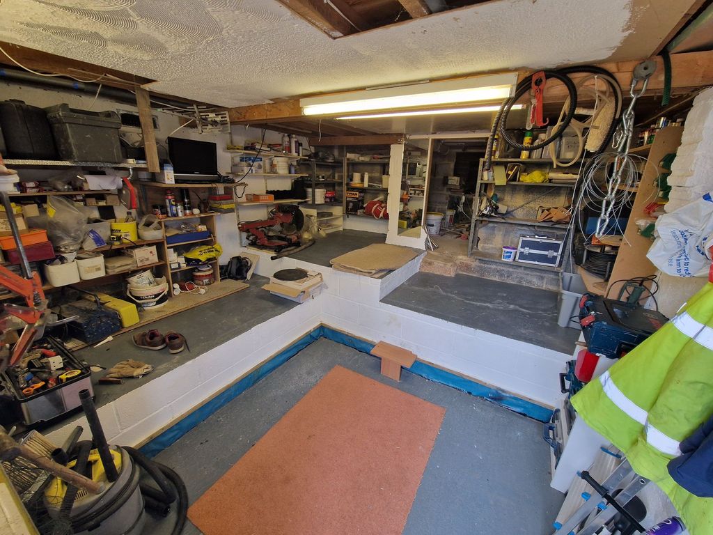 Property photo 3 of 27