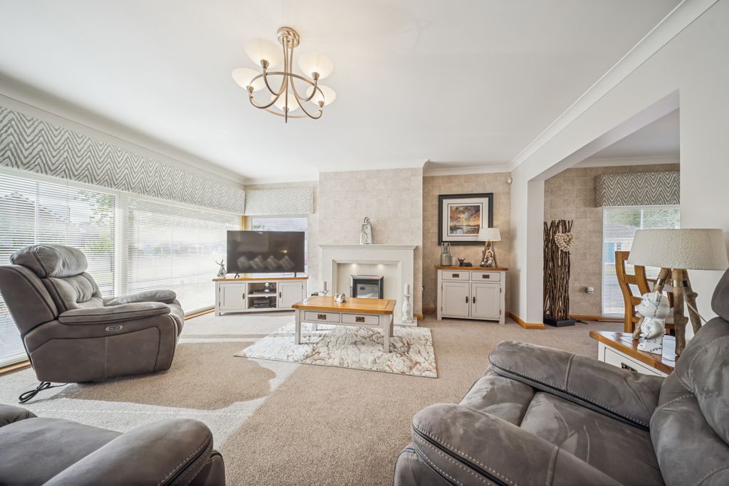 Property photo 2 of 37