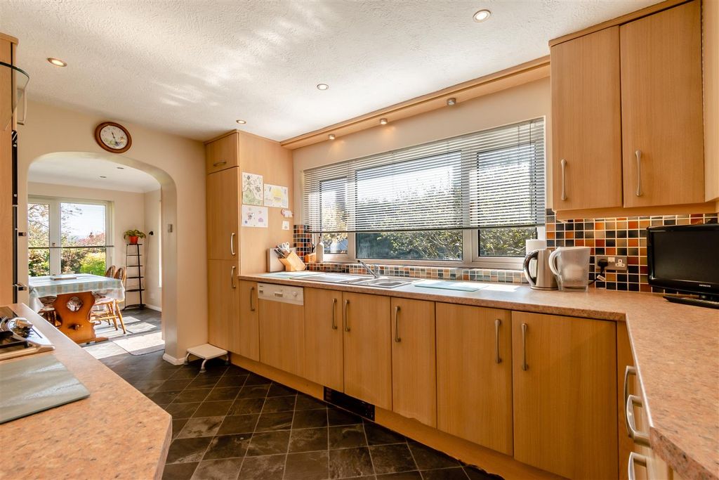 Property photo 2 of 22 8643398-Interior09.Jpg