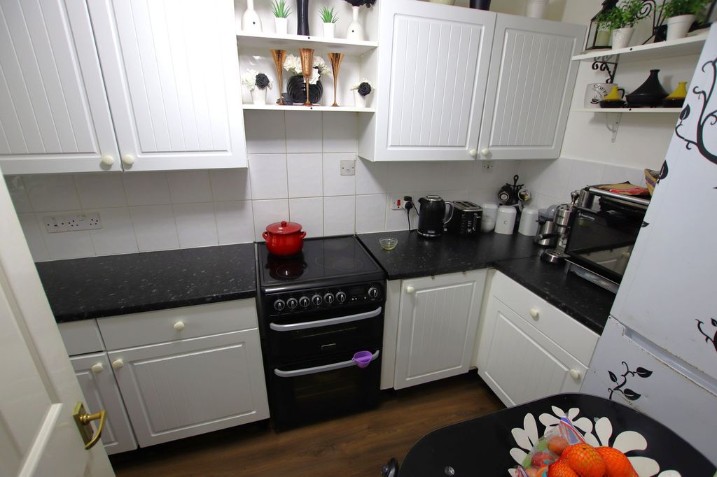 Property photo 3 of 5