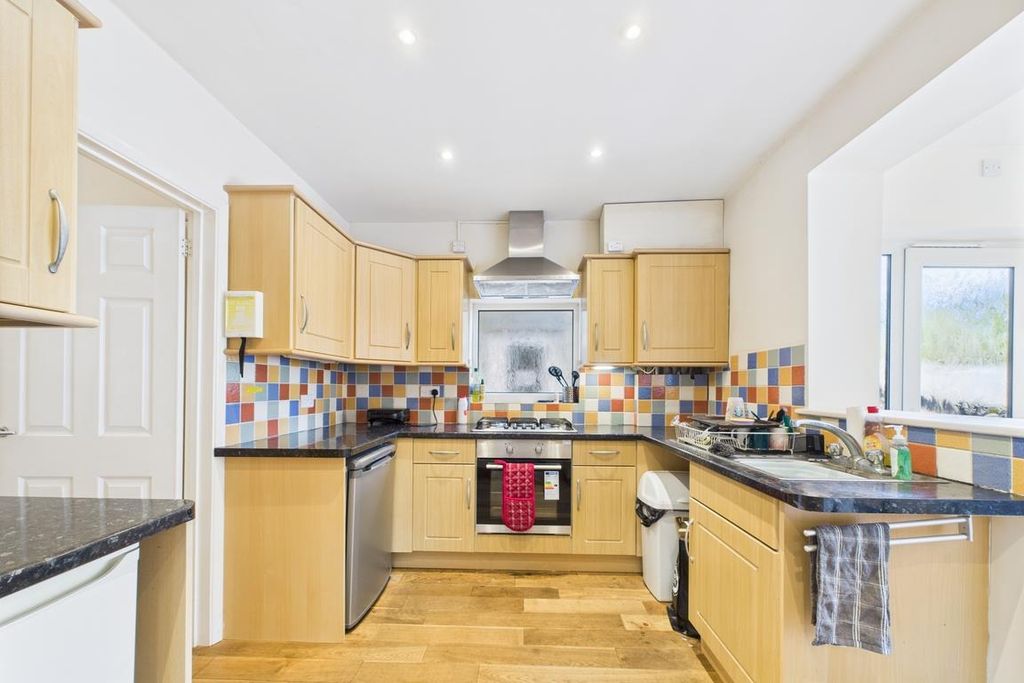 Property photo 3 of 17 Cam01894G0-Pr0193-Still010.Jpg