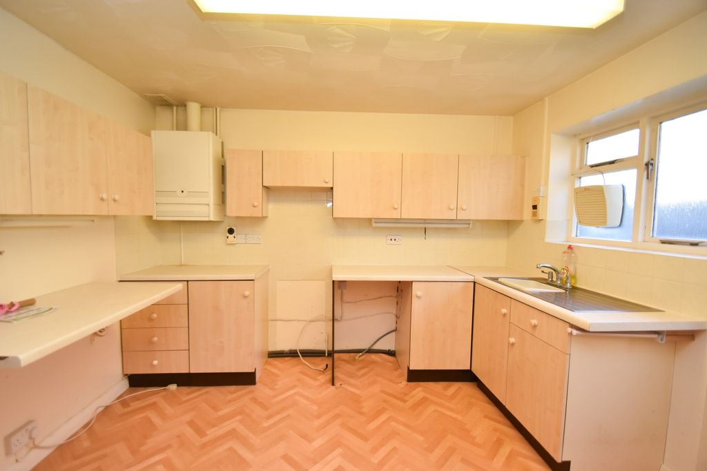 Property photo 2 of 14 Kitchen