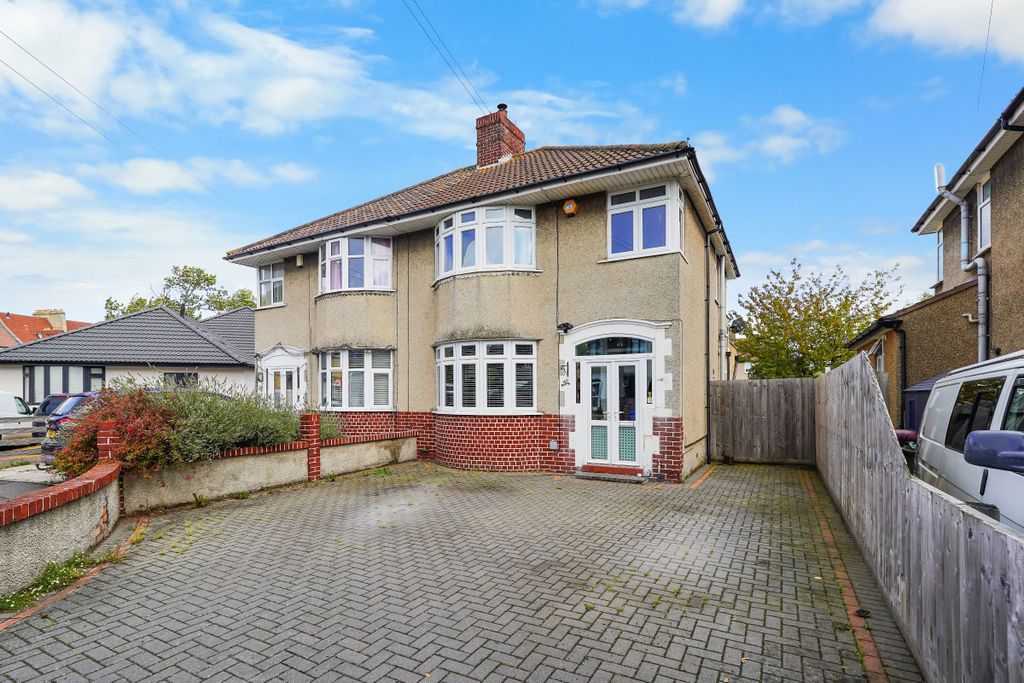 Property photo 1 of 32