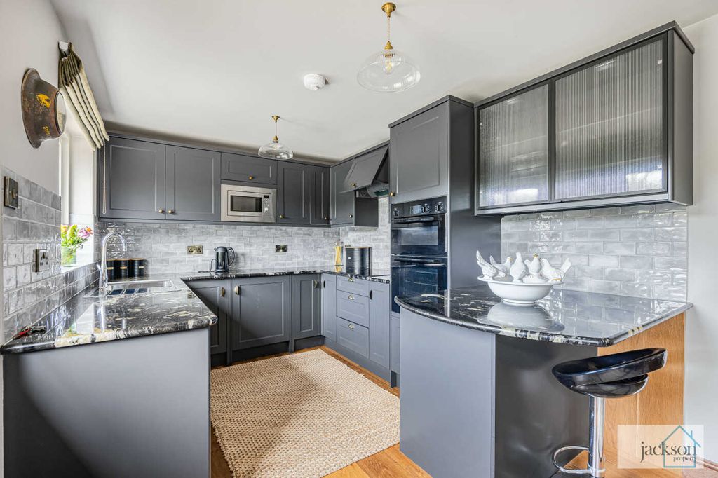 Property photo 3 of 21 60_74360_Watermarked