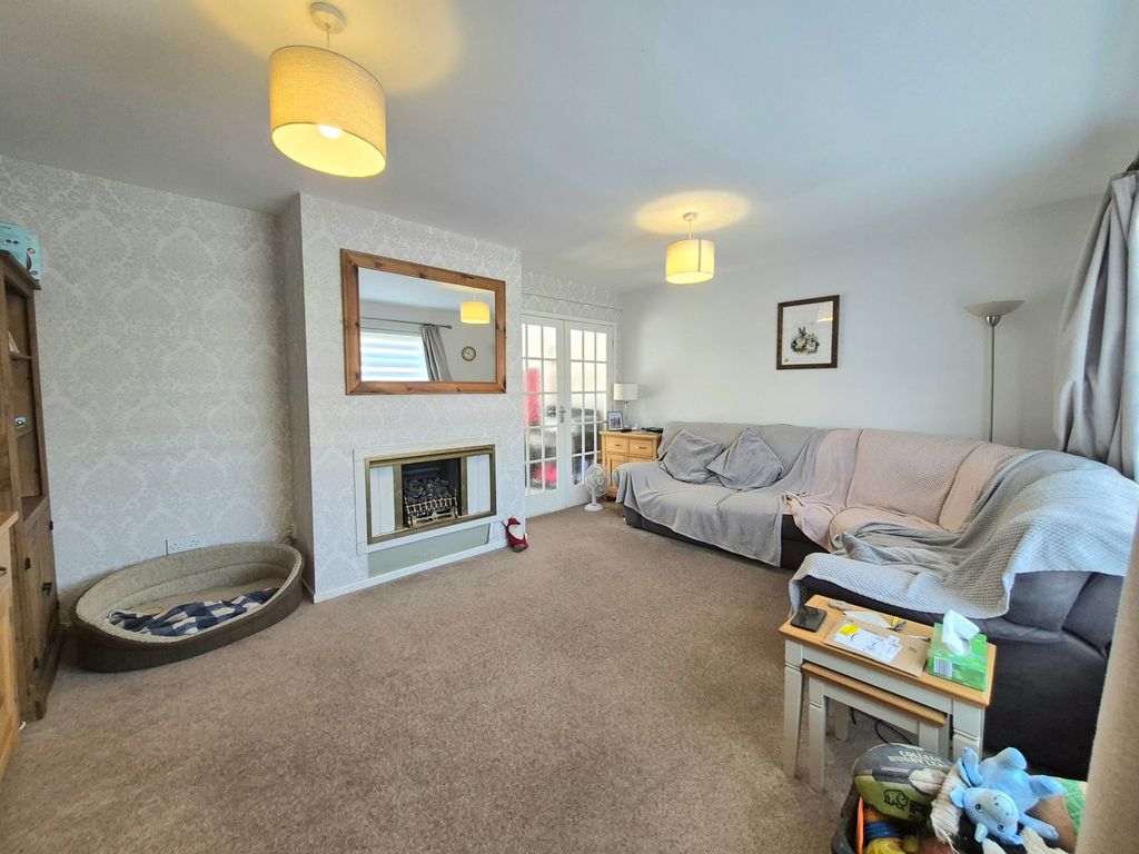 Property photo 2 of 20